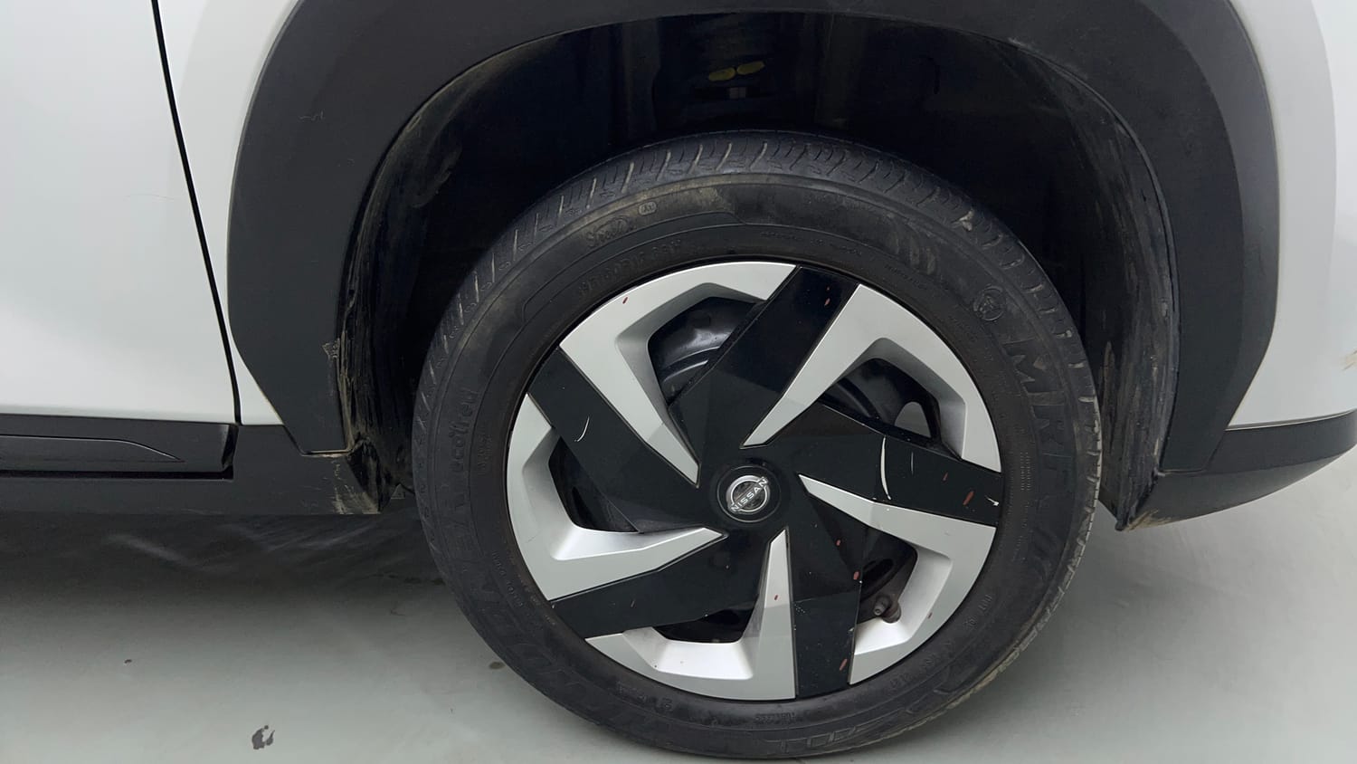 Used 2021 Nissan Magnite XL Petrol Manual tyres RIGHT FRONT TYRE RIM VIEW