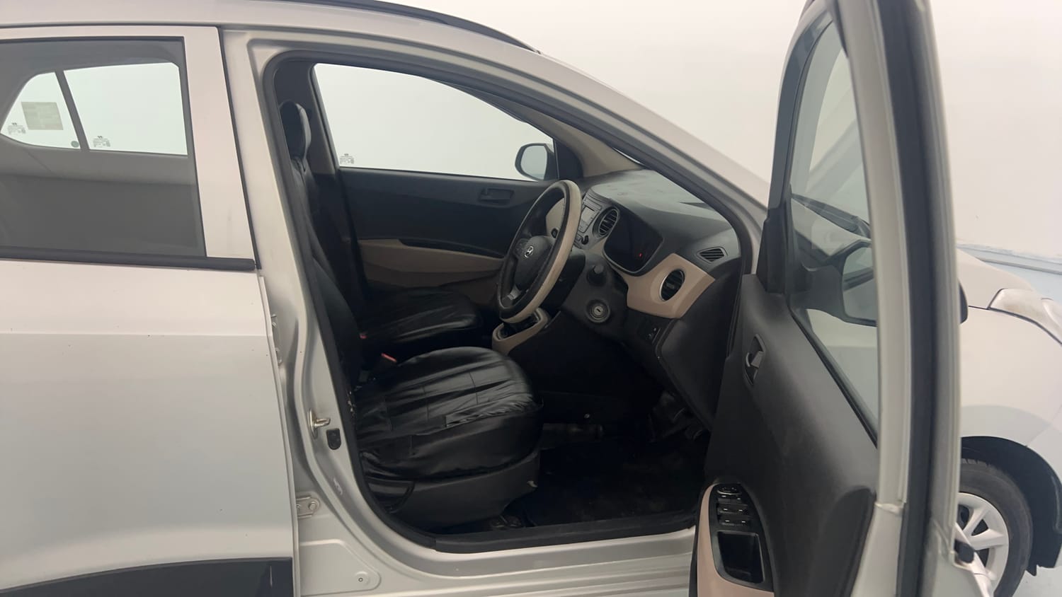 Used 2018 Hyundai Grand i10 Magna 1.2 Kappa VTVT Petrol Manual interior RIGHT SIDE FRONT DOOR CABIN VIEW