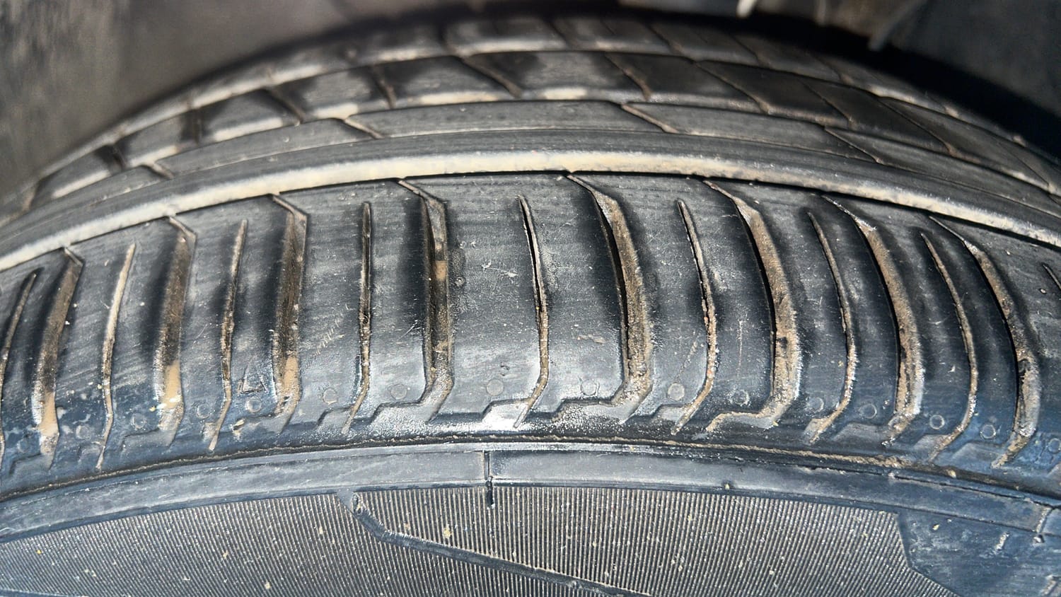 Used 2022 Tata Tigor XZA Plus Petrol Automatic tyres RIGHT FRONT TYRE TREAD VIEW