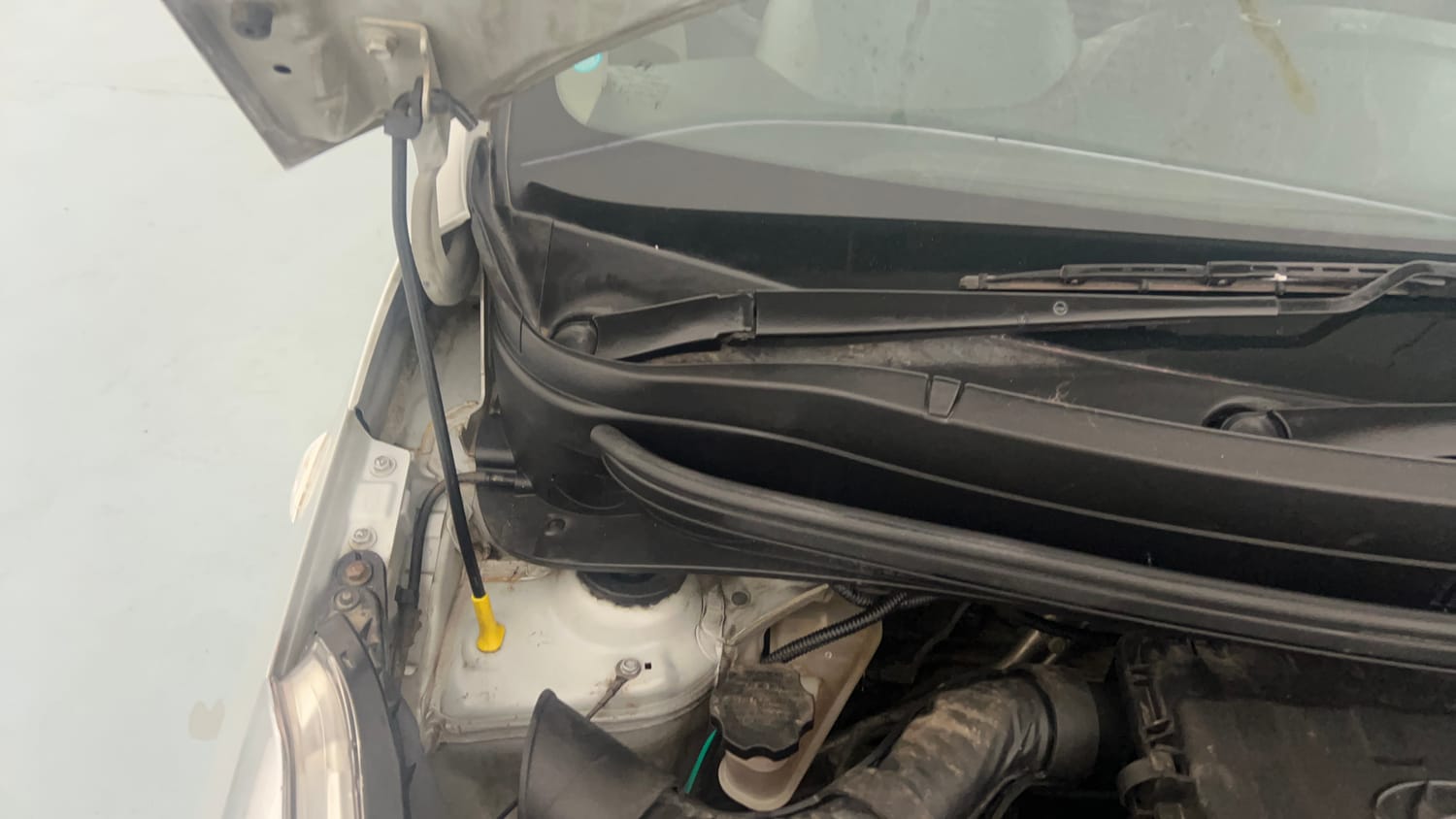 Used 2018 Hyundai Grand i10 Magna 1.2 Kappa VTVT Petrol Manual engine ENGINE RIGHT SIDE HINGE & APRON VIEW