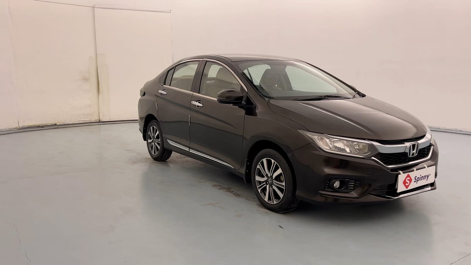 Used 2018 Honda City V Petrol Petrol Manual exterior RIGHT FRONT CORNER VIEW