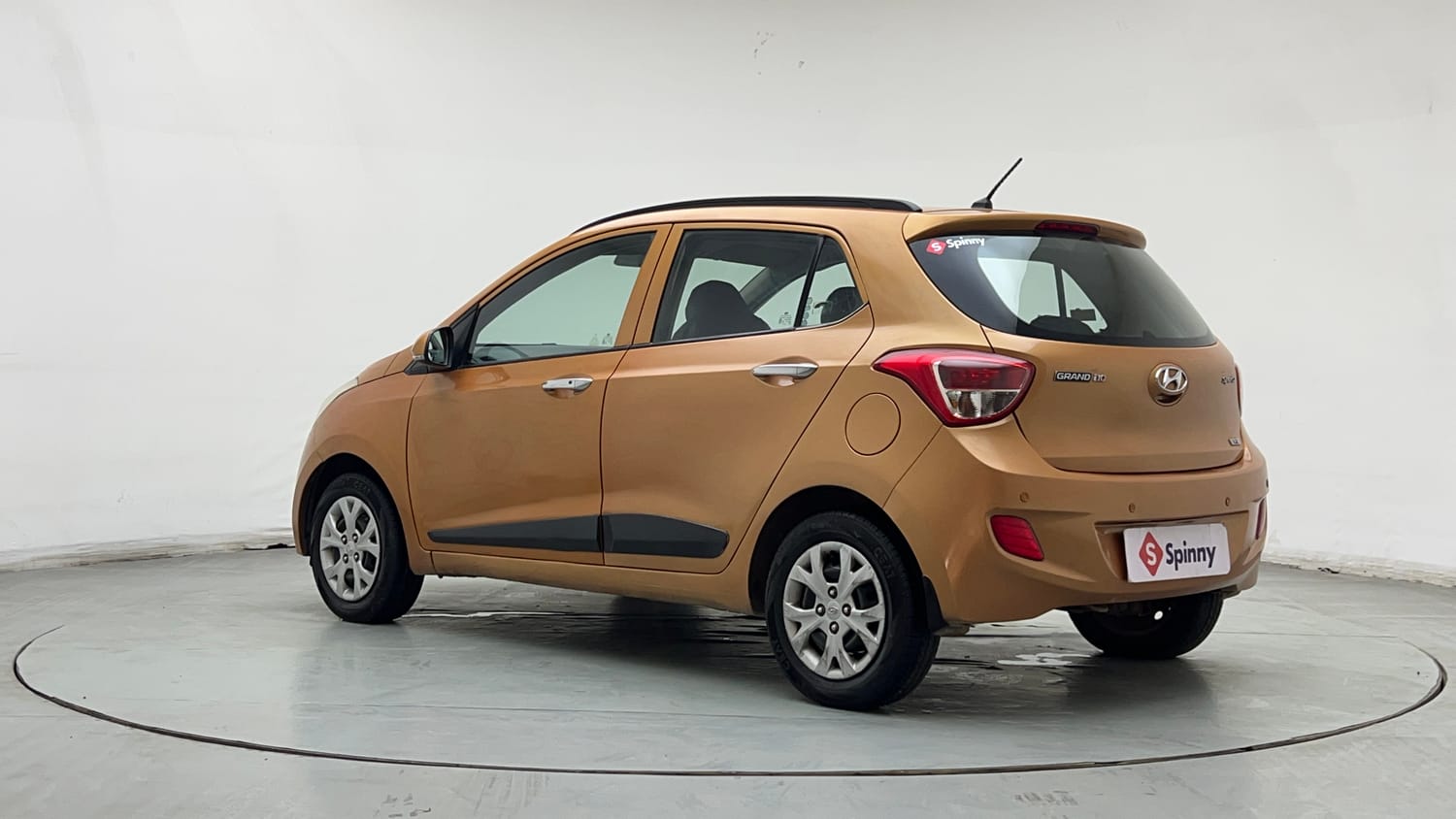 Used 2014 null Petrol Manual exterior LEFT REAR CORNER VIEW