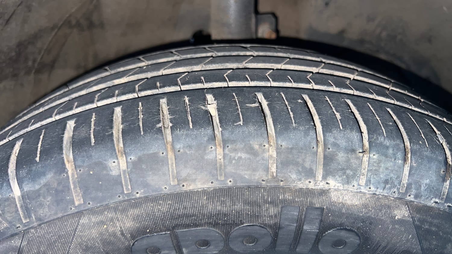 Used 2018 Maruti Suzuki Swift ZXi AMT Petrol Automatic tyres RIGHT FRONT TYRE TREAD VIEW