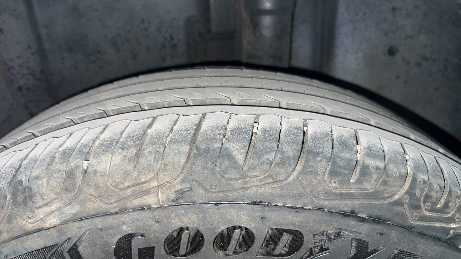 Used 2022 Skoda Slavia Style 1.0L TSI MT Petrol Manual tyres LEFT REAR TYRE TREAD VIEW
