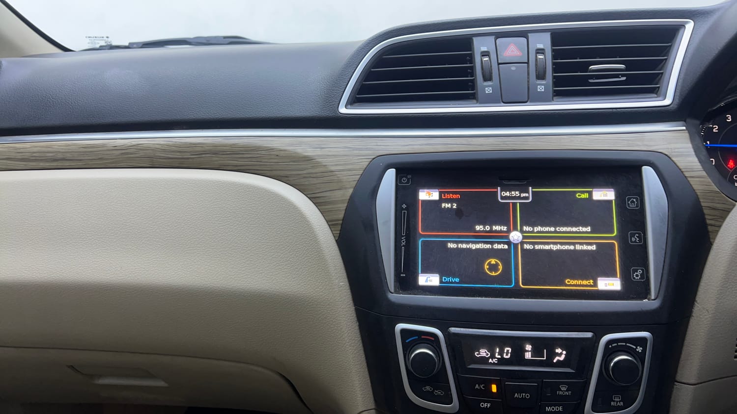 Used 2019 Maruti Suzuki Ciaz Alpha Hybrid 1.5 AT Petrol Automatic interior MUSIC SYSTEM & AC CONTROL VIEW