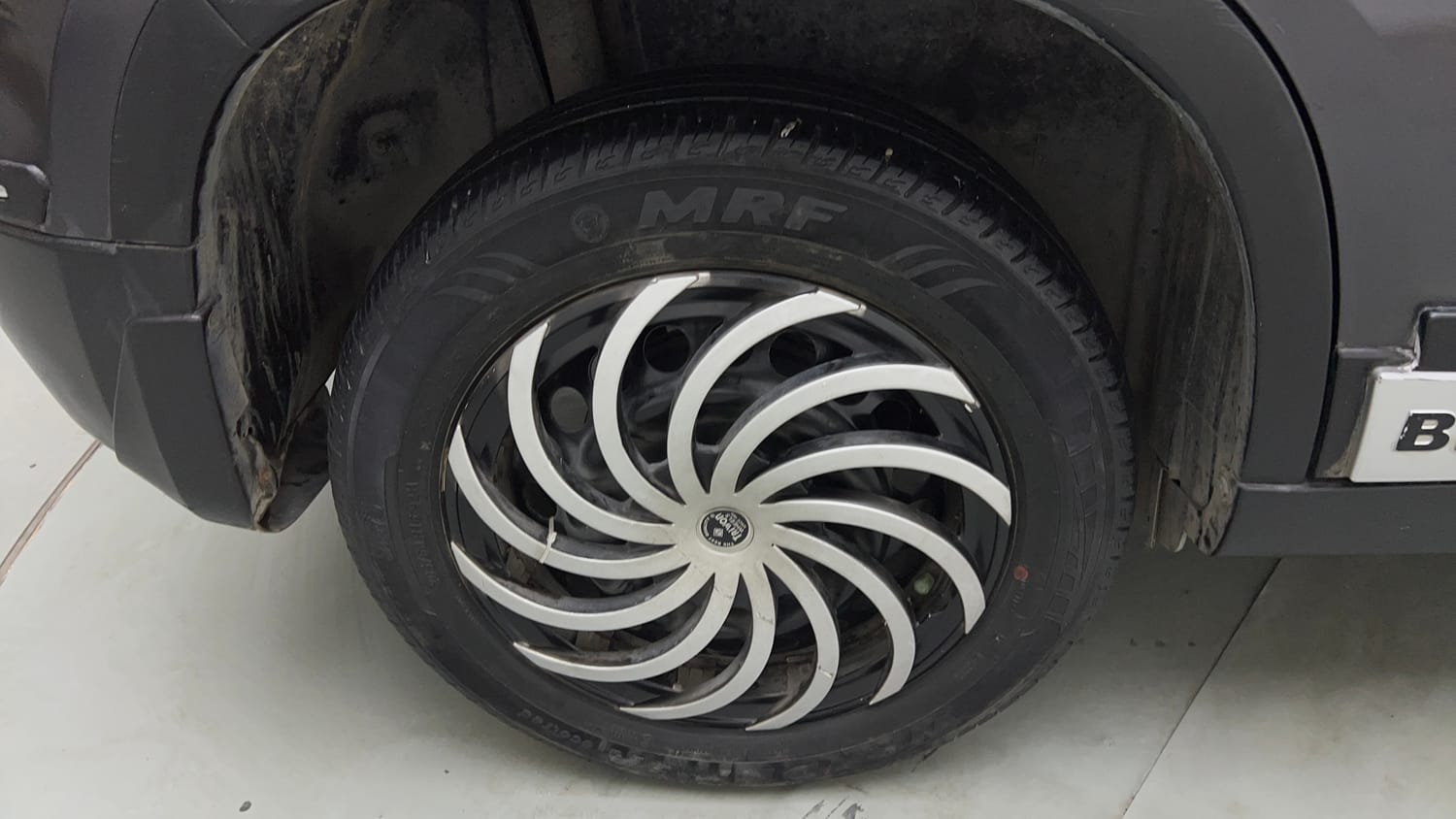 Used 2022 maruti-suzuki Vitara Brezza VXi Petrol Manual tyres RIGHT REAR TYRE RIM VIEW