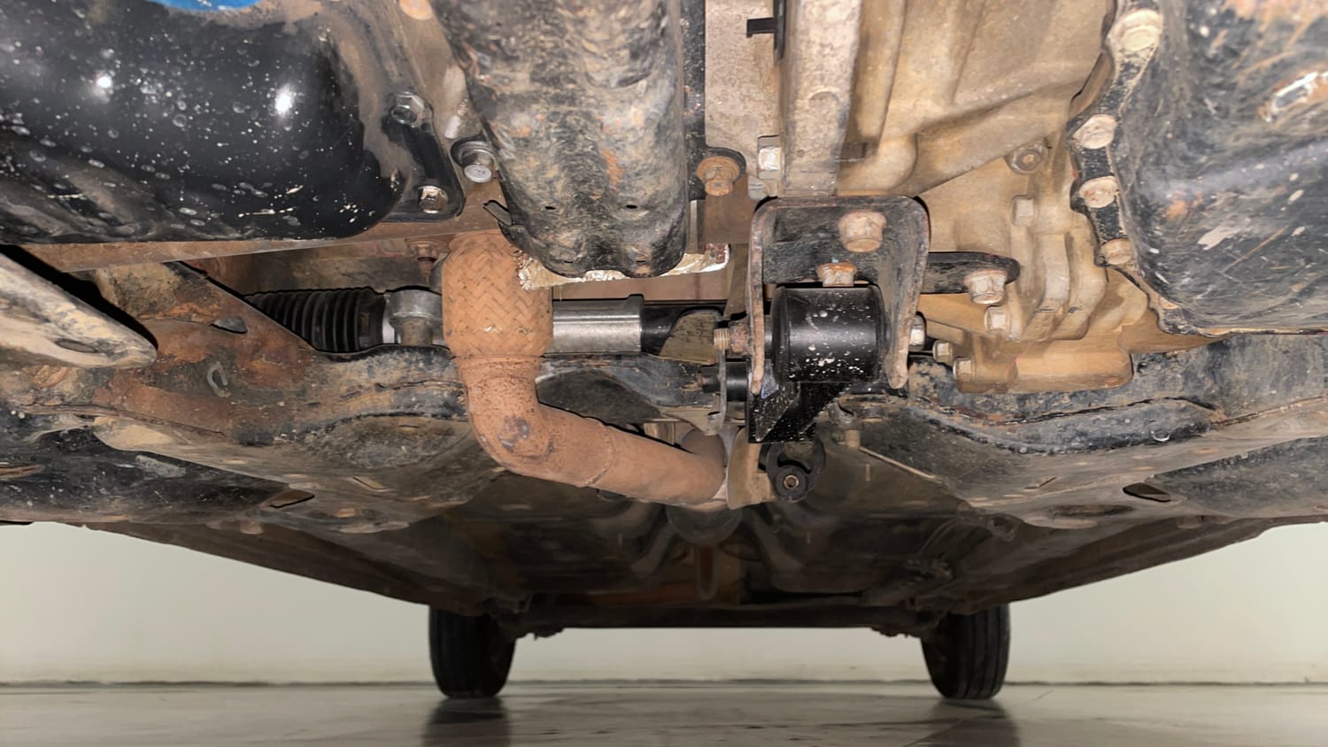 Used 2012 Hyundai i10 Sportz 1.2 AT Kappa2 Petrol Automatic extra FRONT LEFT UNDERBODY VIEW