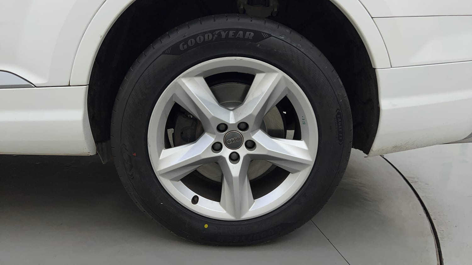 Used 2018 Audi Q7 45 TFSI Premium Plus Petrol Automatic tyres LEFT REAR TYRE RIM VIEW
