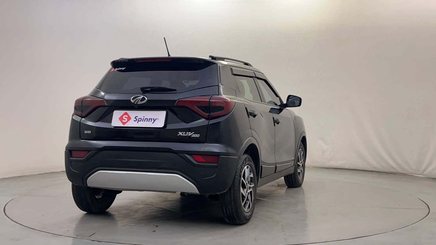 Used 2022 Mahindra XUV 300 W8 (O) 1.2 Petrol Petrol Manual exterior RIGHT REAR CORNER VIEW