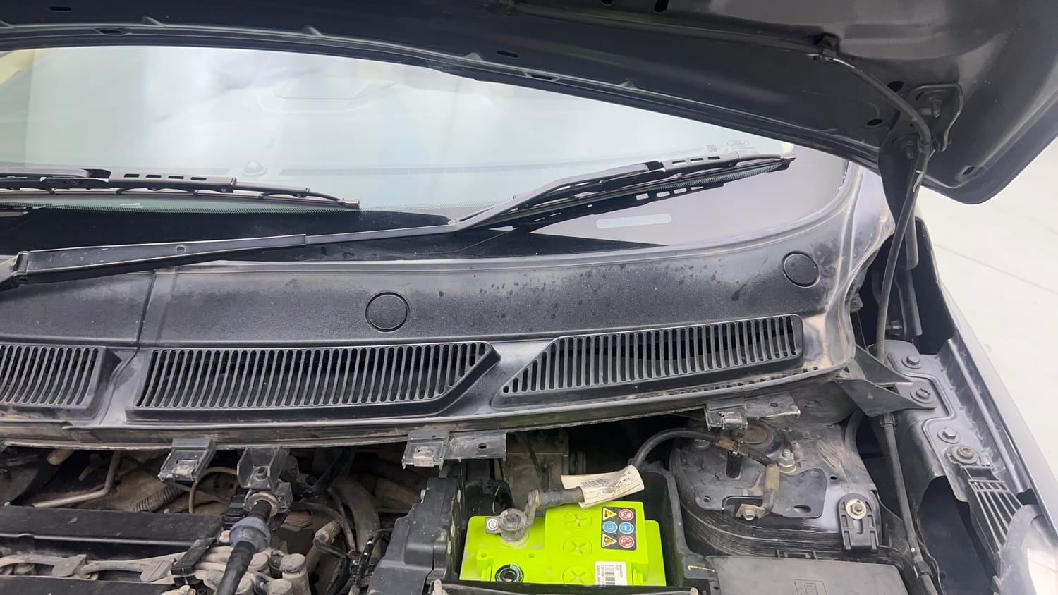 Used 2018 Ford Figo Aspire Titanium 1.2 Ti-VCT Petrol Manual engine ENGINE LEFT SIDE HINGE & APRON VIEW