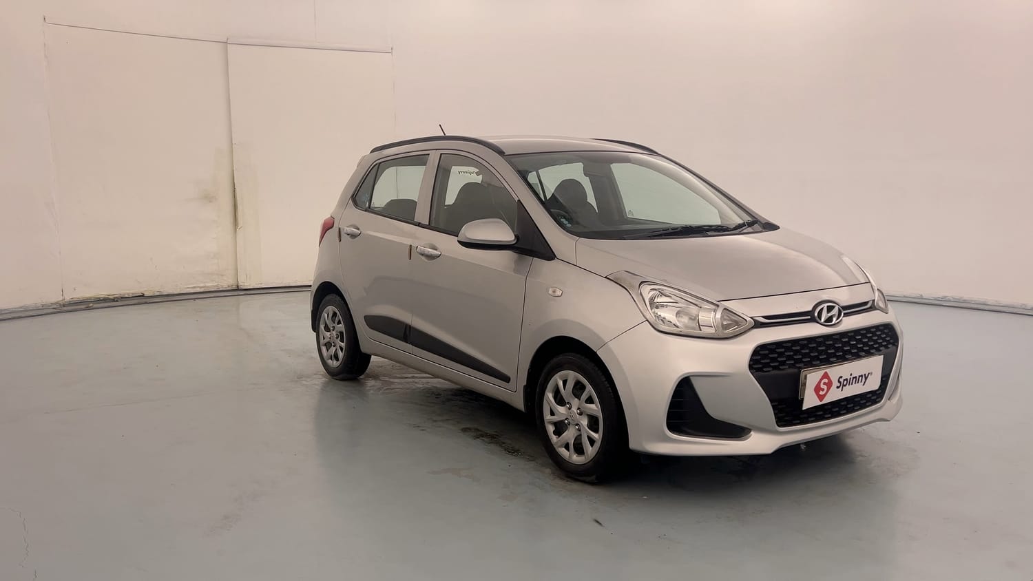 Used 2018 Hyundai Grand i10 Magna 1.2 Kappa VTVT Petrol Manual exterior RIGHT FRONT CORNER VIEW