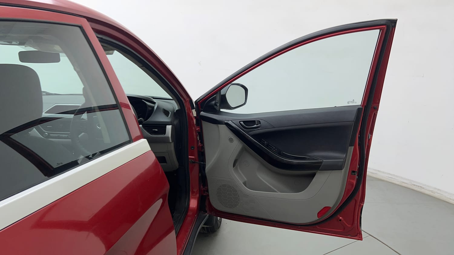 Used 2018 Tata Nexon XM Petrol Manual interior RIGHT FRONT DOOR OPEN VIEW