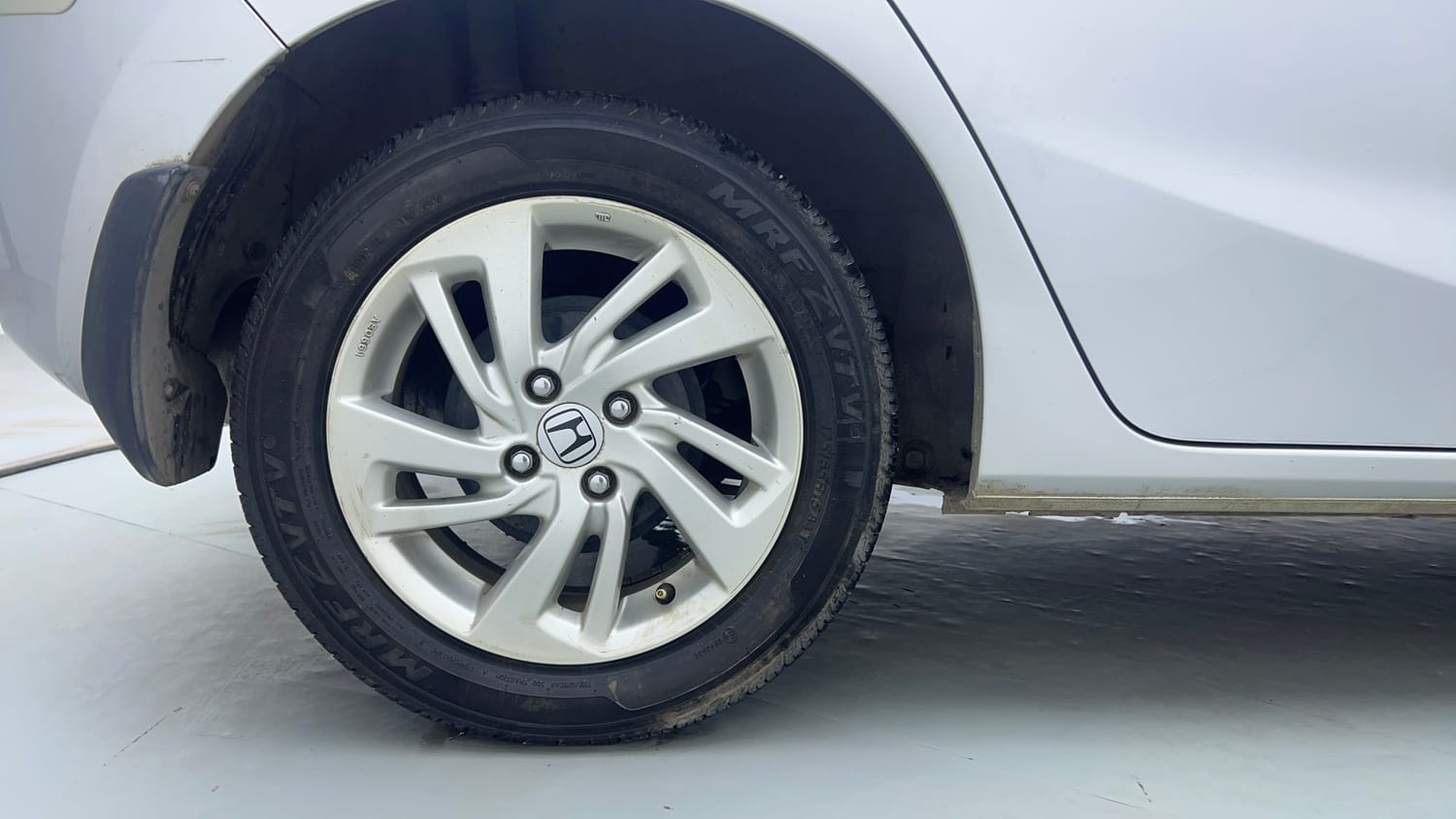 Used 2015 Honda Jazz VX Petrol Petrol Manual tyres RIGHT REAR TYRE RIM VIEW