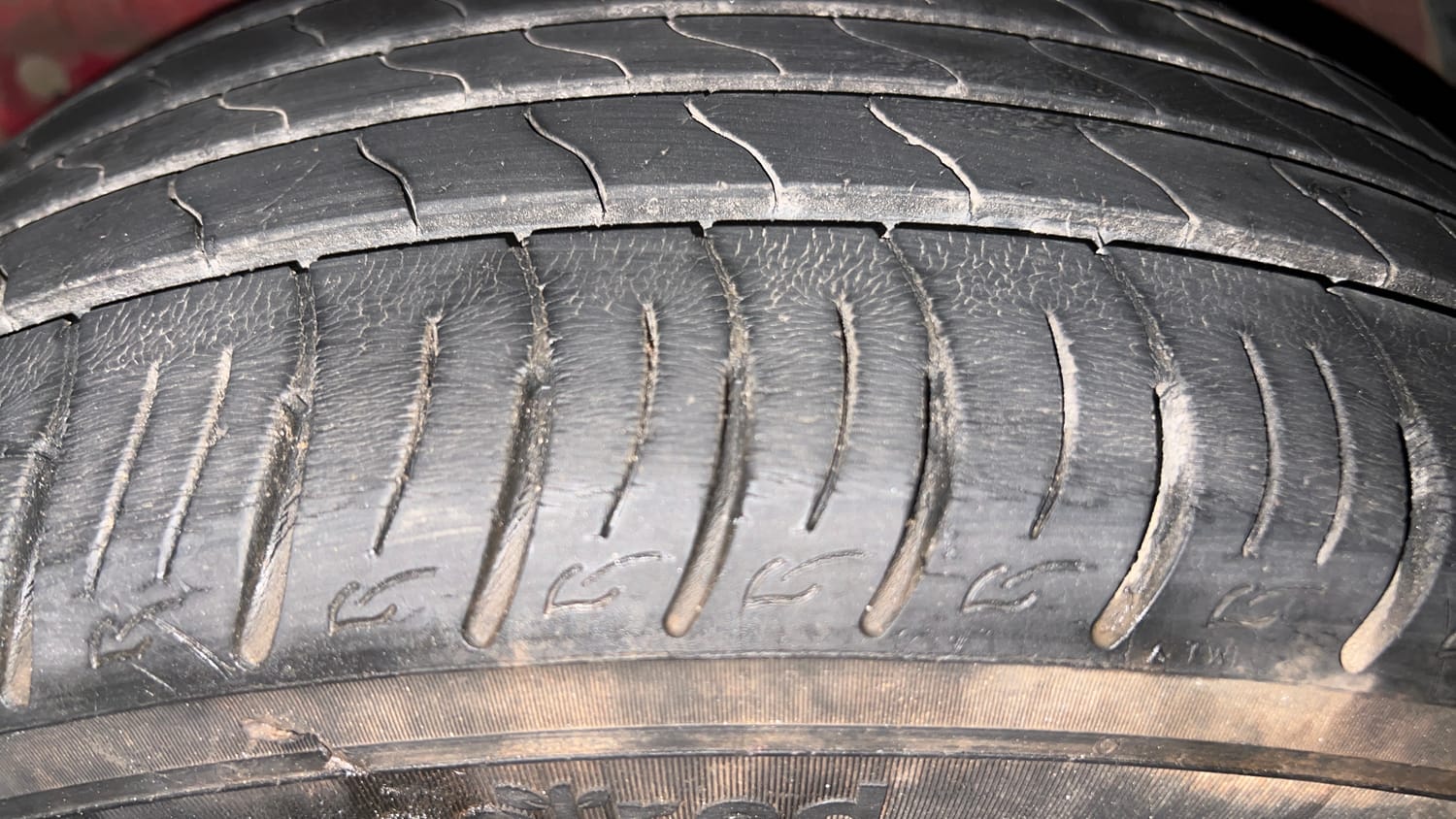 Used 2021 Mahindra XUV 300 W8 (O) 1.5 Diesel AMT Dual Tone Diesel Automatic tyres LEFT FRONT TYRE TREAD VIEW