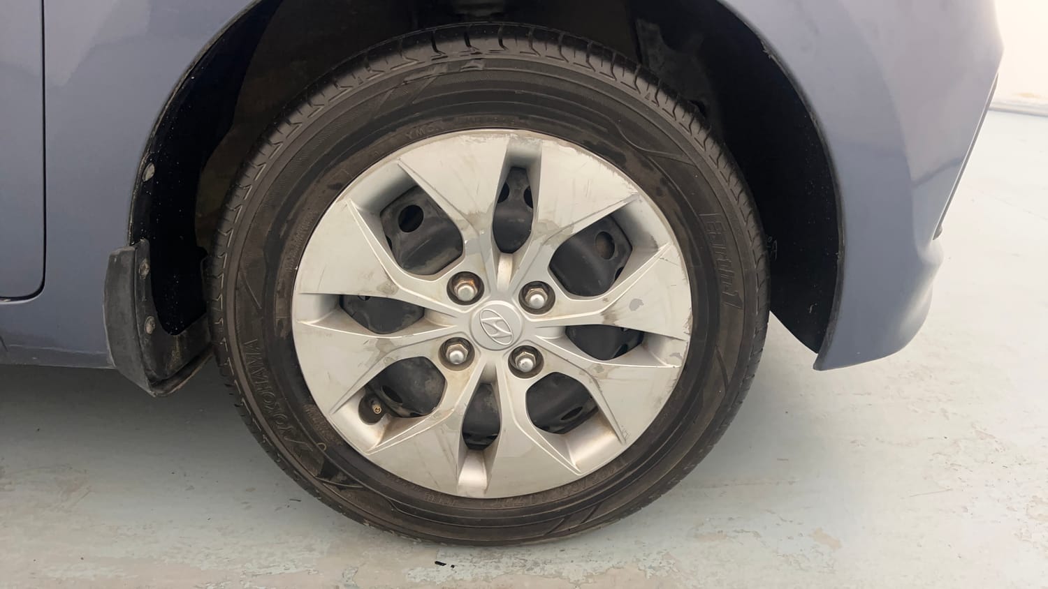 Used 2015 Hyundai Xcent Base 1.2 Petrol Manual tyres RIGHT FRONT TYRE RIM VIEW