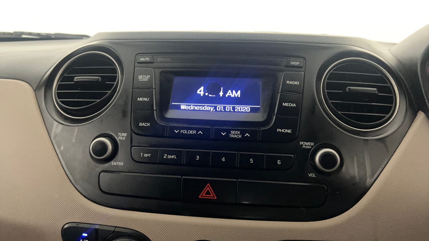 Used 2018 Hyundai Grand i10 Magna 1.2 Kappa VTVT Petrol Manual top_features Integrated (in-dash) music system
