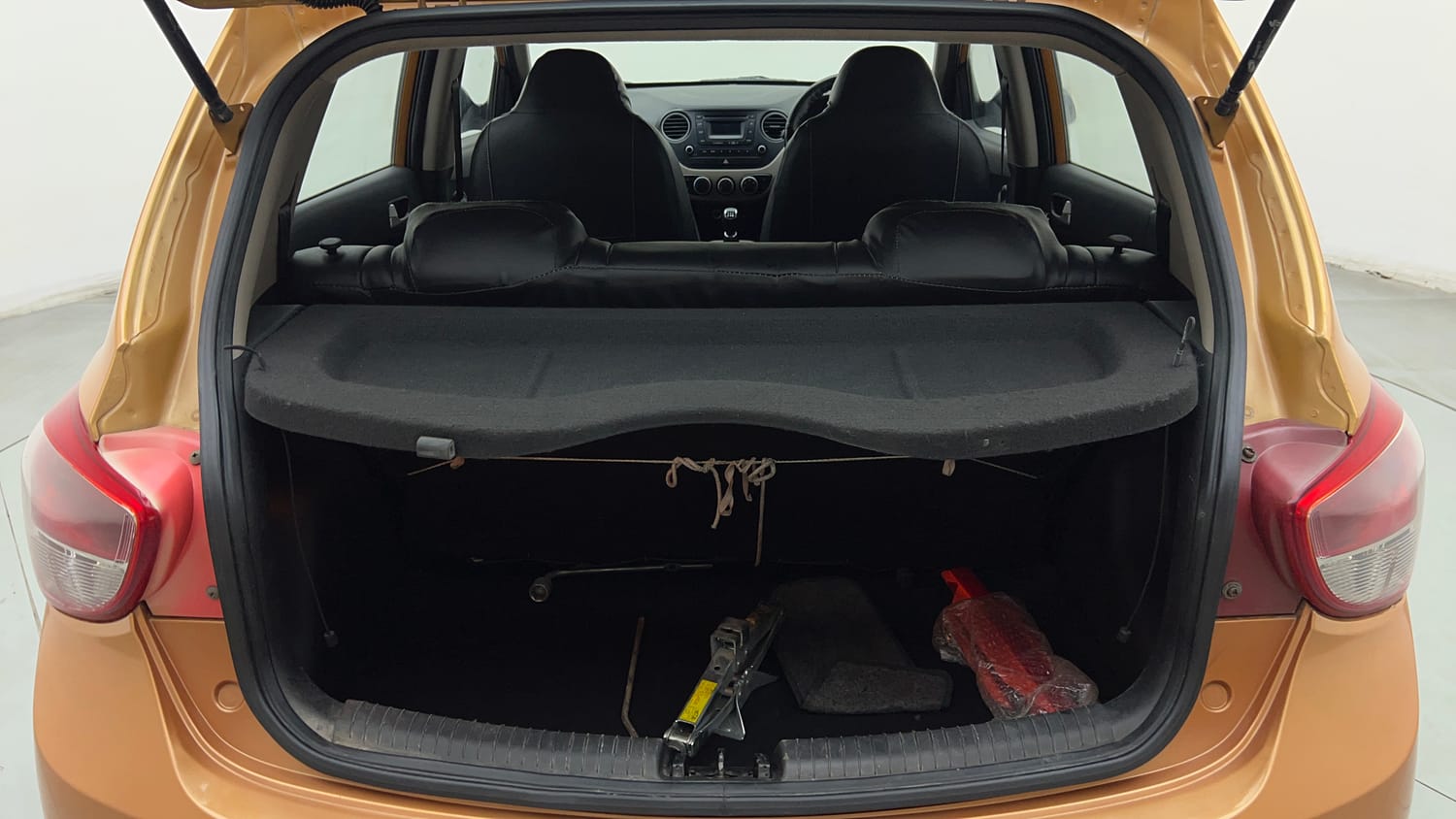 Used 2014 null Petrol Manual interior DICKY INSIDE VIEW