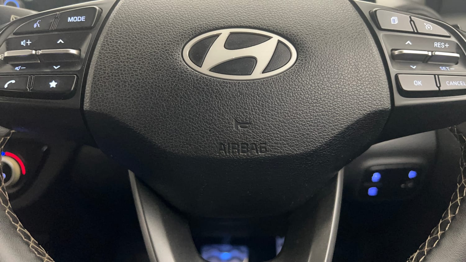 Used 2024 Hyundai Exter SX (O) Connect 1.2 AMT Petrol Automatic top_features Airbags