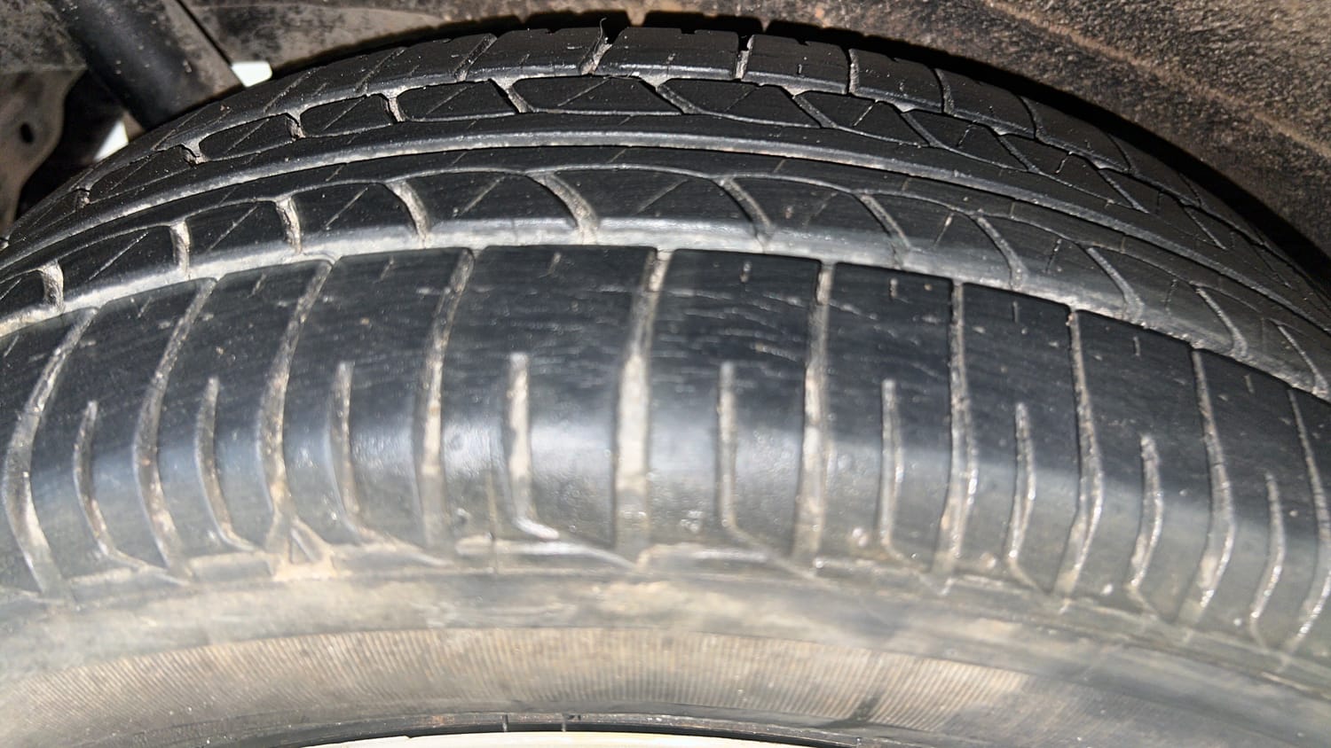 Used 2013 Maruti Suzuki Wagon R VXI Petrol Manual tyres RIGHT REAR TYRE TREAD VIEW