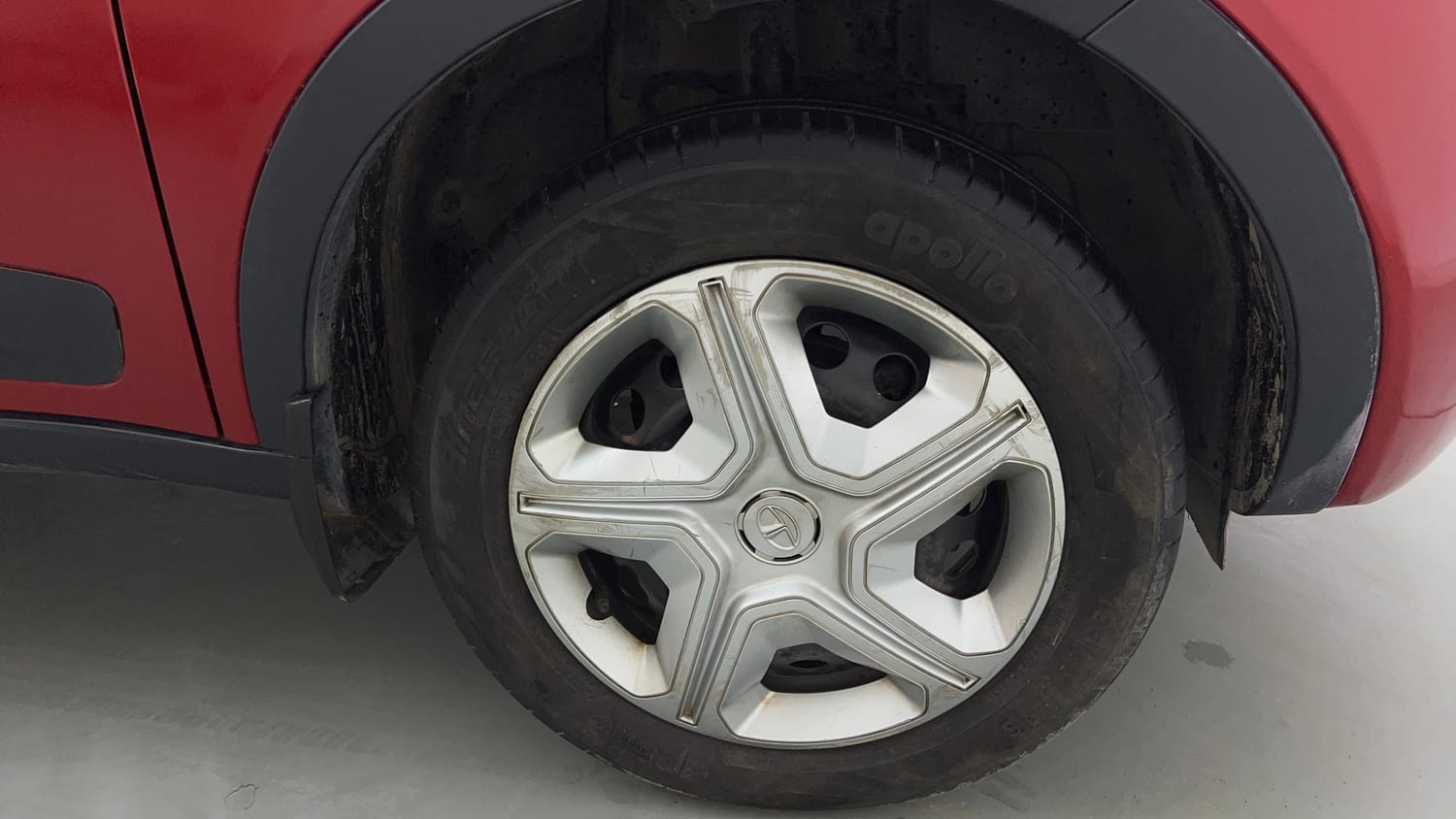 Used 2018 Tata Nexon XM Petrol Manual tyres RIGHT FRONT TYRE RIM VIEW