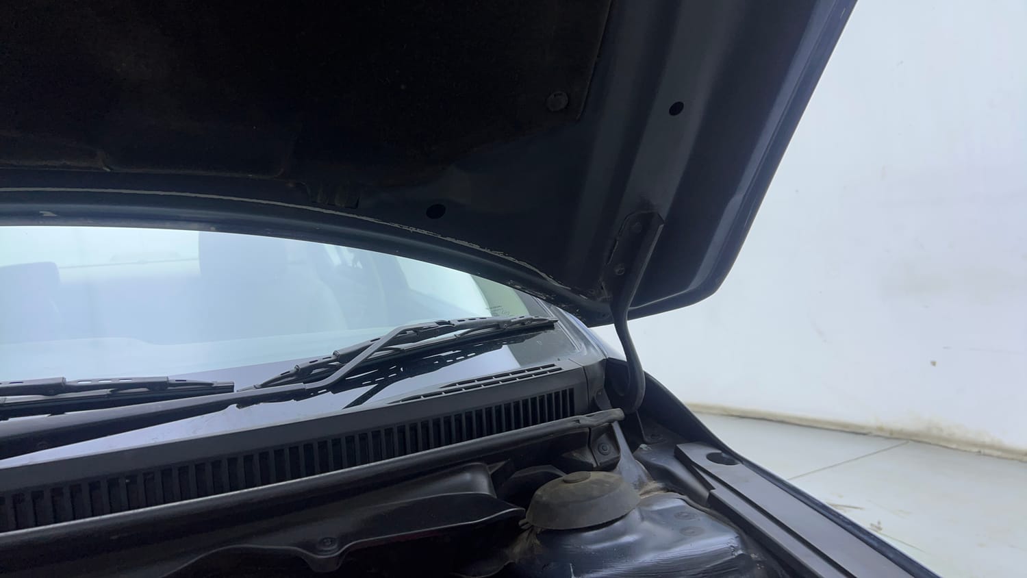 Used 2019 Maruti Suzuki Ciaz Alpha Hybrid 1.5 AT Petrol Automatic engine ENGINE LEFT SIDE HINGE & APRON VIEW