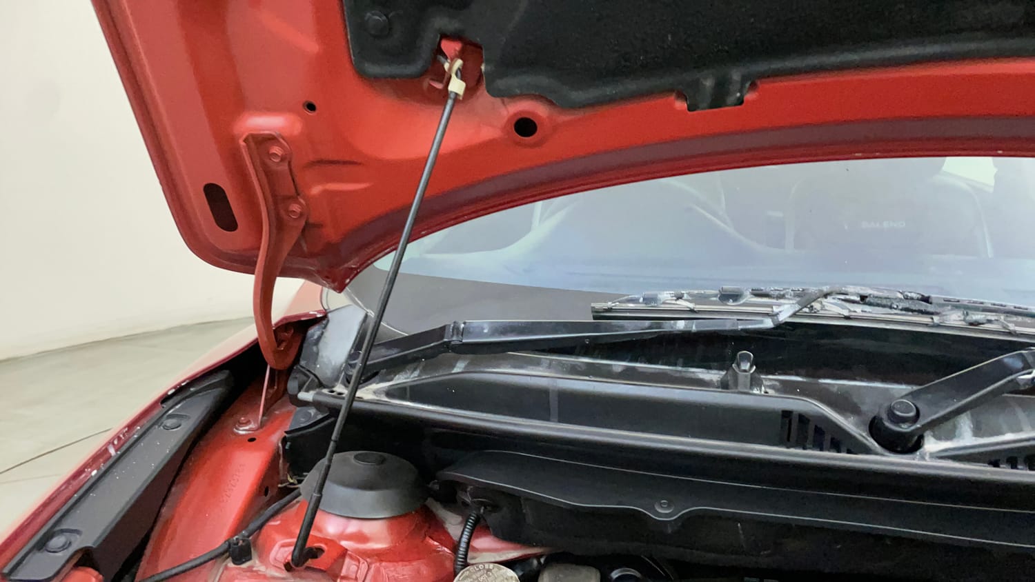 Used 2019 Maruti Suzuki Baleno Zeta Petrol Manual engine ENGINE RIGHT SIDE HINGE & APRON VIEW