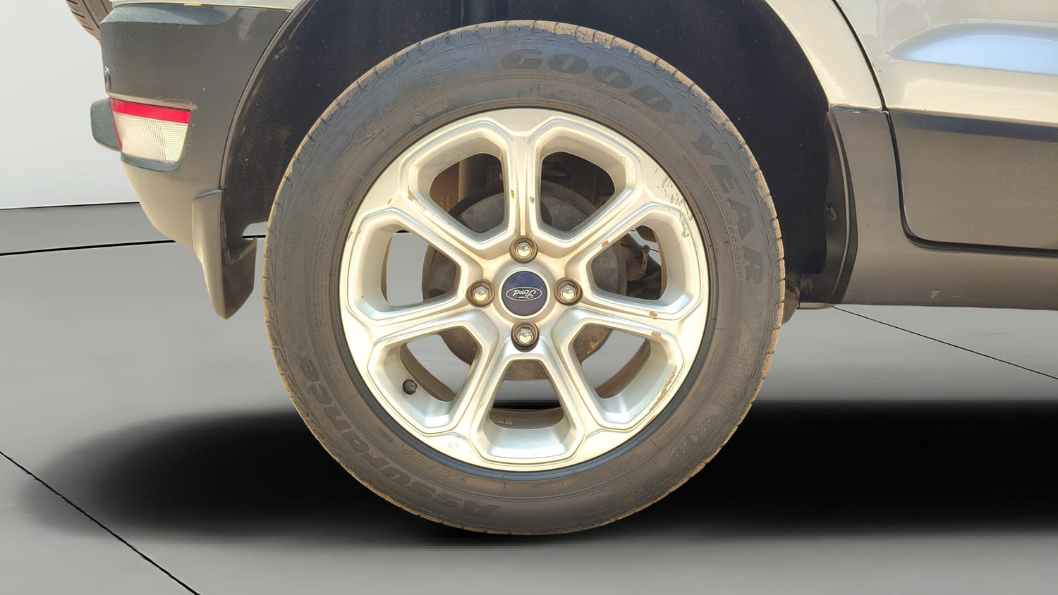 Used 2019 Ford EcoSport Titanium + 1.5L Ti-VCT AT Petrol Automatic tyres RIGHT REAR TYRE RIM VIEW