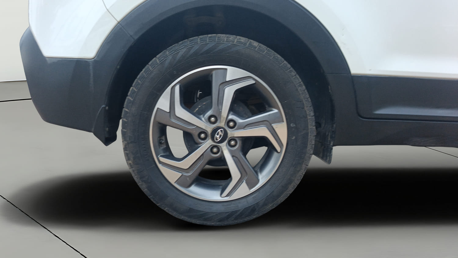 Used 2019 Hyundai Creta SX 1.6 AT CRDi Diesel Automatic tyres RIGHT REAR TYRE RIM VIEW