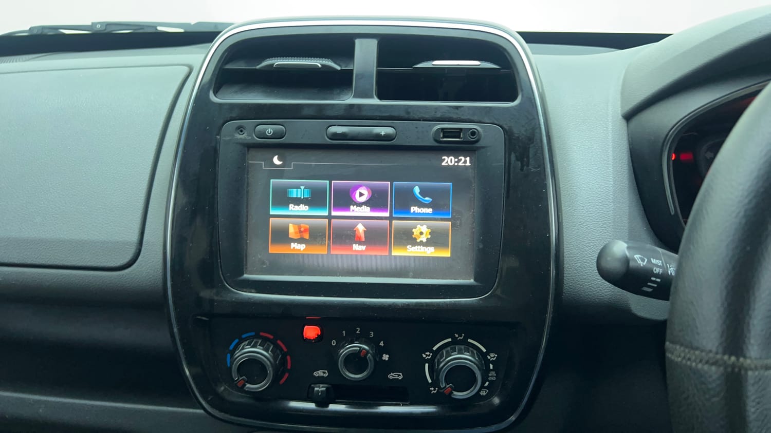 Used 2017 Renault Kwid RXT Petrol Manual top_features Touch screen infotainment system