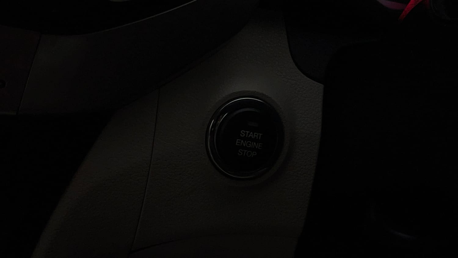Used 2021 Mahindra XUV 300 W8 (O) 1.5 Diesel AMT Dual Tone Diesel Automatic top_features Keyless start
