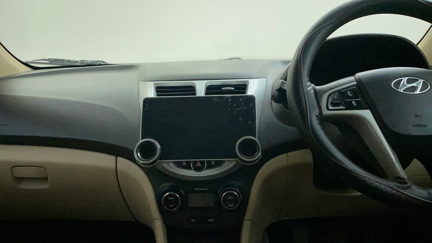 Used 2014 Hyundai Verna Fluidic 1.6 VTVT SX Petrol Manual interior MUSIC SYSTEM & AC CONTROL VIEW