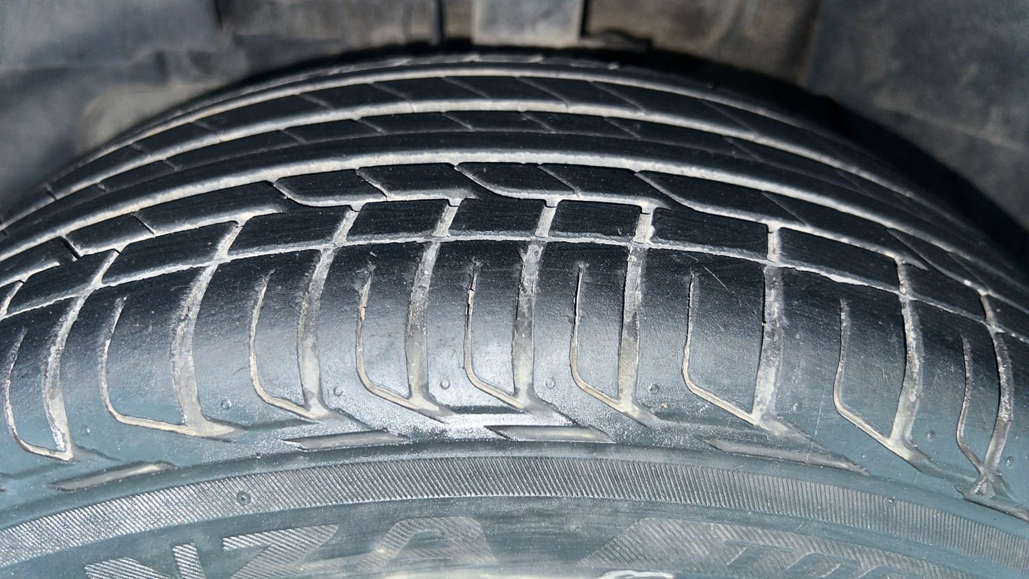 Used 2024 Tata Nexon XMA (S) Petrol Automatic tyres LEFT FRONT TYRE TREAD VIEW