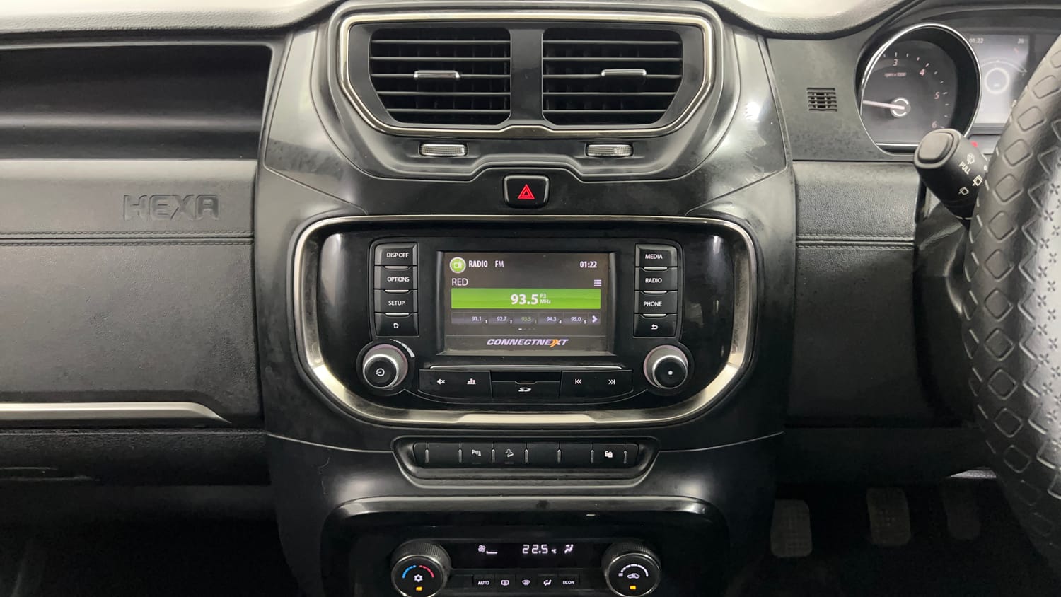 Used 2018 Tata Hexa XT 4x2 7 STR Diesel Manual interior MUSIC SYSTEM & AC CONTROL VIEW