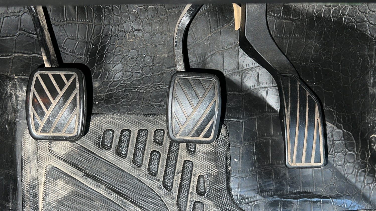 Used 2022 maruti-suzuki Vitara Brezza VXi Petrol Manual interior PEDALS VIEW
