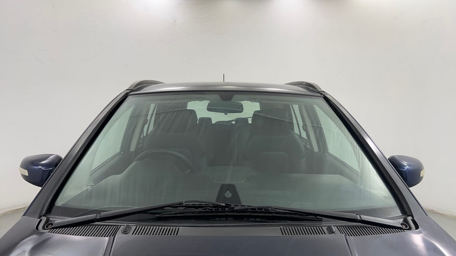 Used 2018 Tata Hexa XT 4x2 7 STR Diesel Manual exterior FRONT WINDSHIELD VIEW