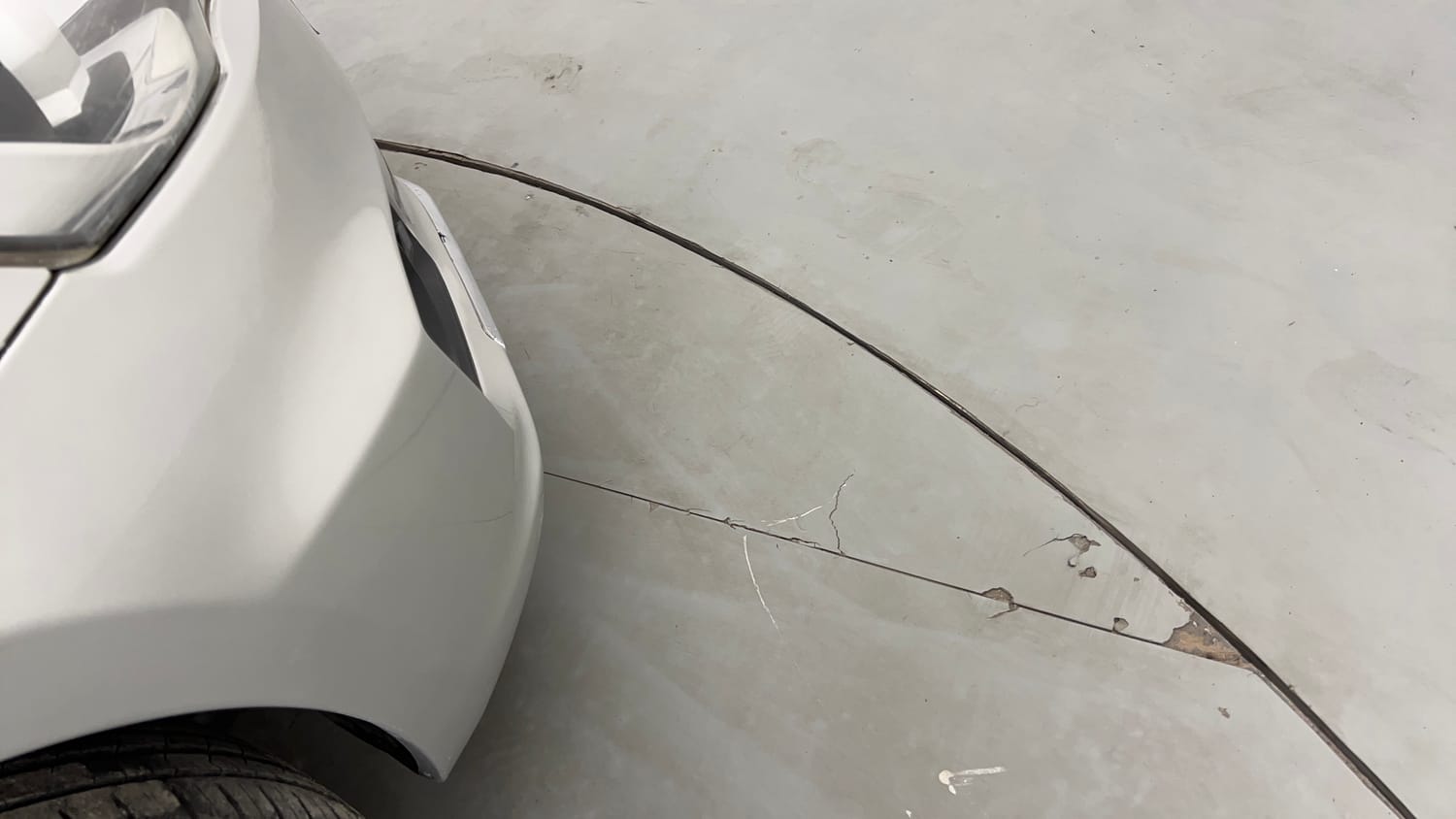 Used 2015 Maruti Suzuki Ciaz ZXi  AT Petrol Automatic dents MINOR SCRATCH