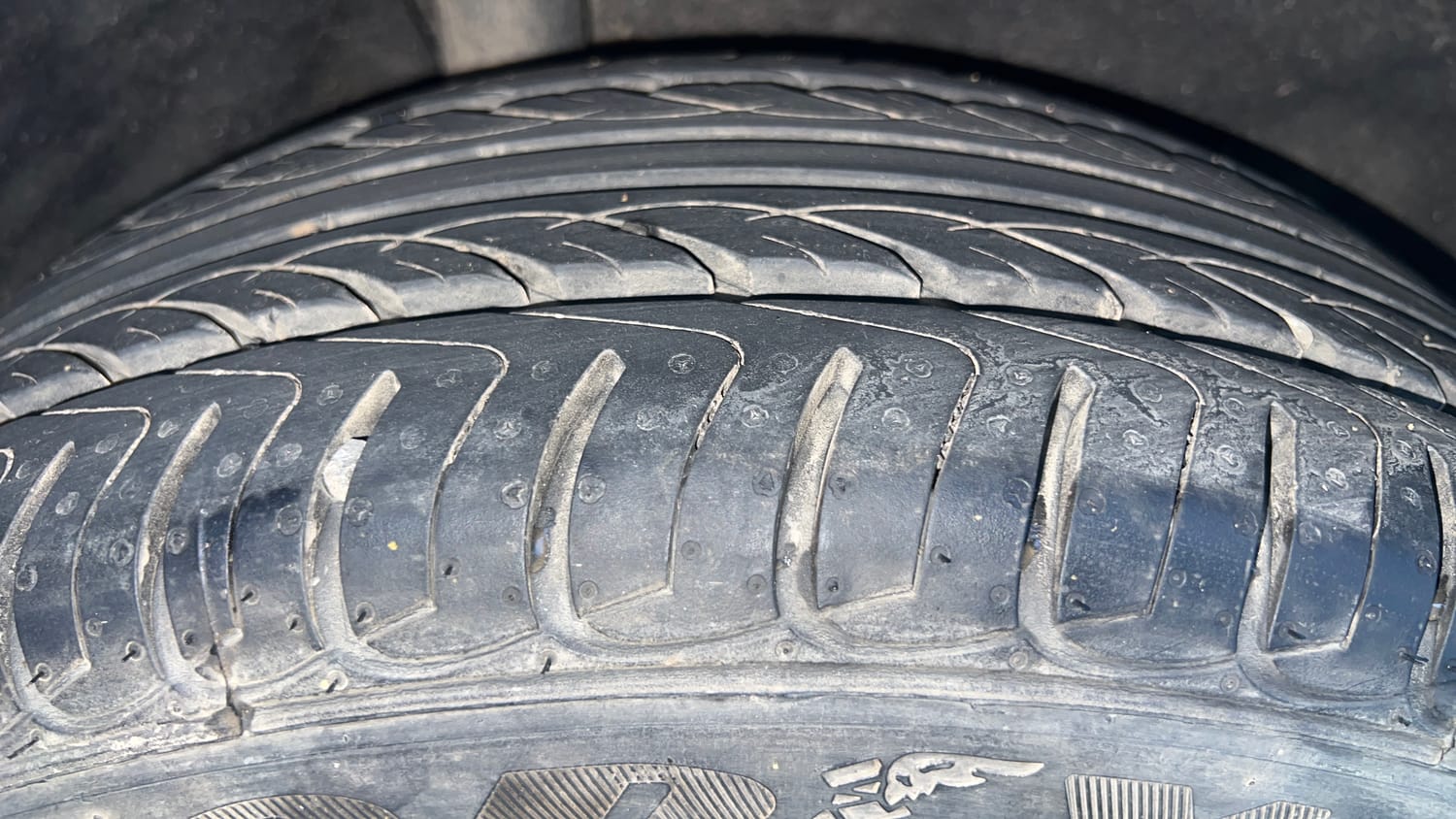 Used 2016 Ford EcoSport Titanium 1.5L Ti-VCT AT Petrol Automatic tyres RIGHT REAR TYRE TREAD VIEW