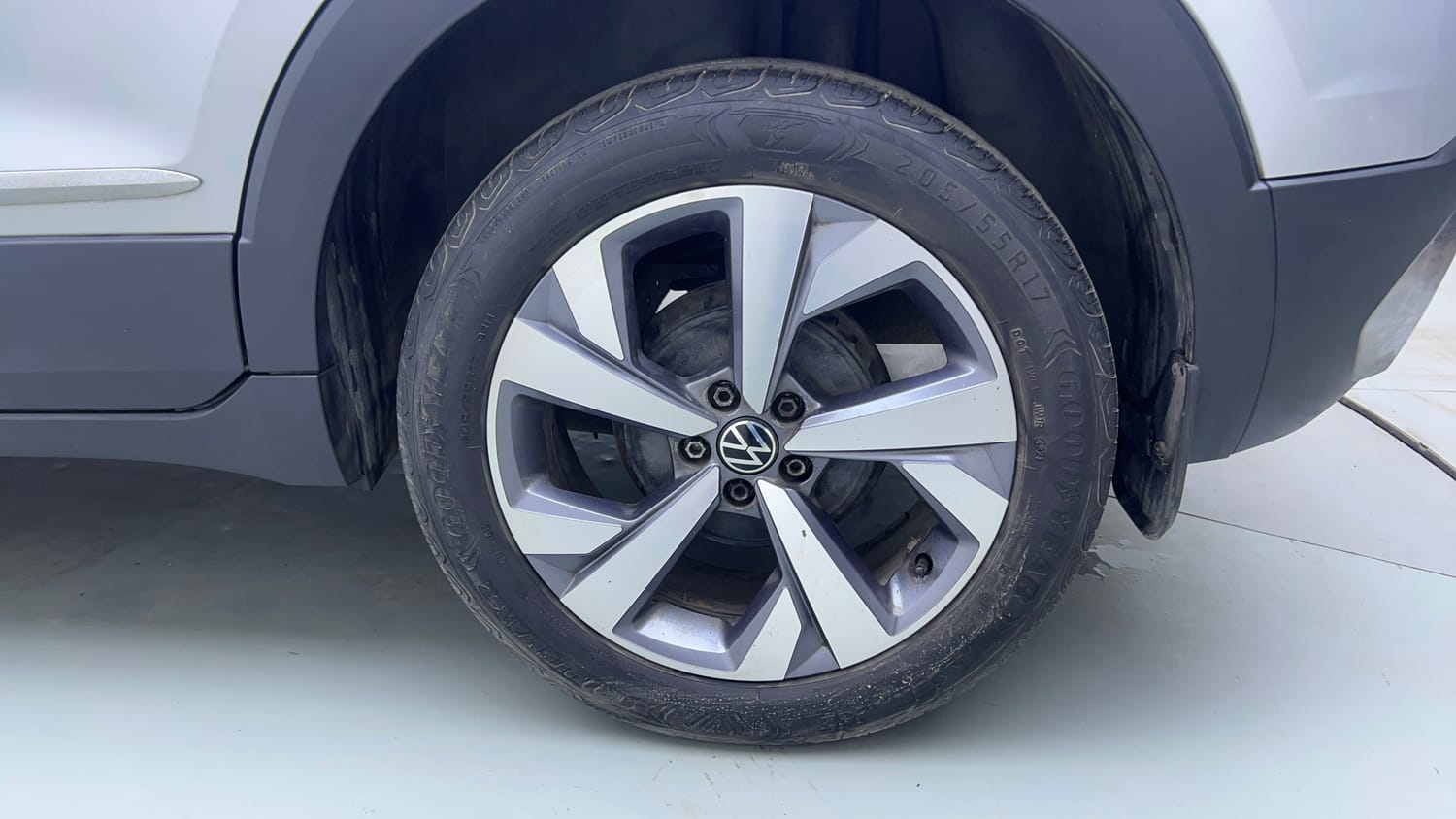 Used 2022 Volkswagen Taigun Topline 1.0 TSI MT Petrol Manual tyres LEFT REAR TYRE RIM VIEW