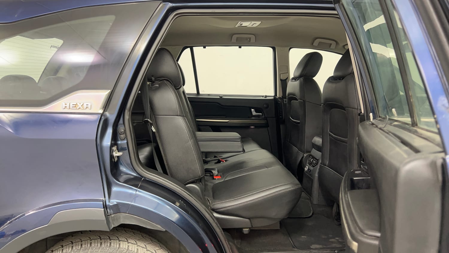 Used 2018 Tata Hexa XT 4x2 7 STR Diesel Manual interior RIGHT SIDE REAR DOOR CABIN VIEW