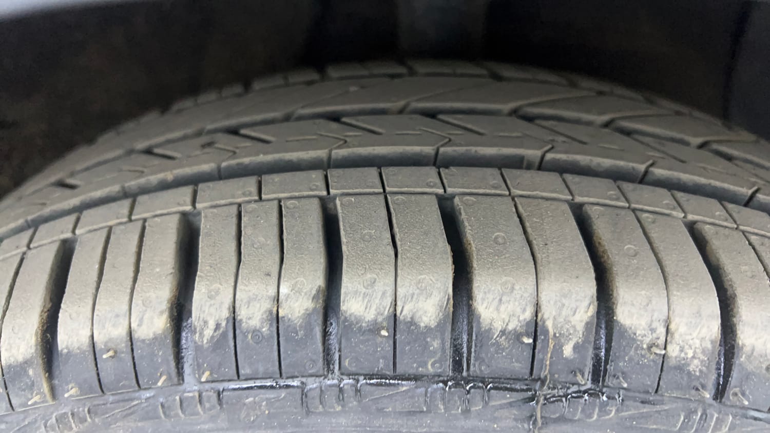 Used 2014 Hyundai Grand i10 Sportz AT 1.2 Kappa VTVT Petrol Automatic tyres RIGHT FRONT TYRE TREAD VIEW