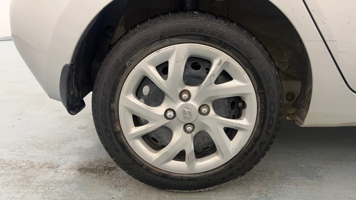 Used 2018 Hyundai Grand i10 Magna 1.2 Kappa VTVT Petrol Manual tyres RIGHT REAR TYRE RIM VIEW
