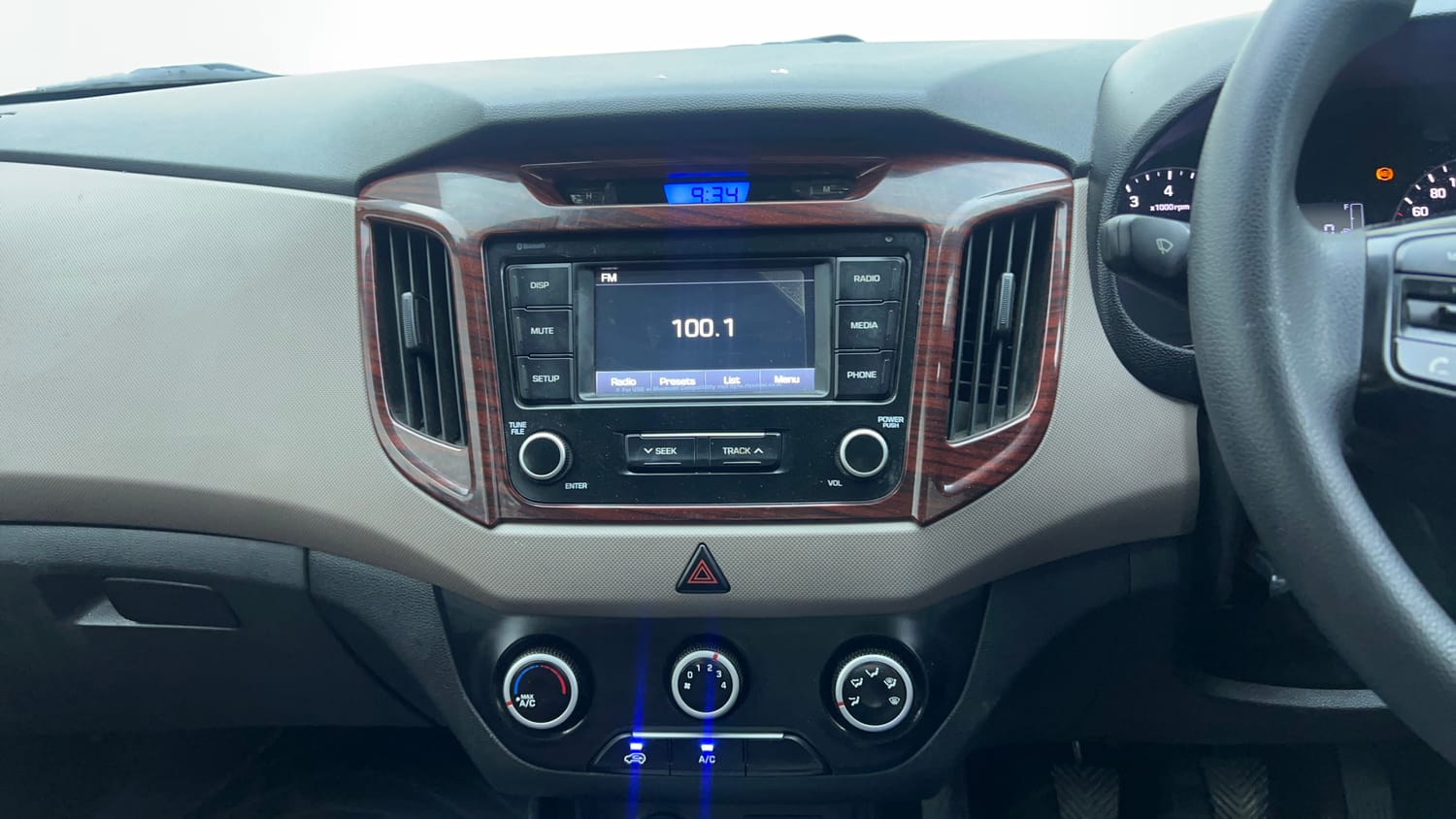 Used 2019 Hyundai Creta EX 1.6 Petrol Petrol Manual top_features Integrated (in-dash) music system