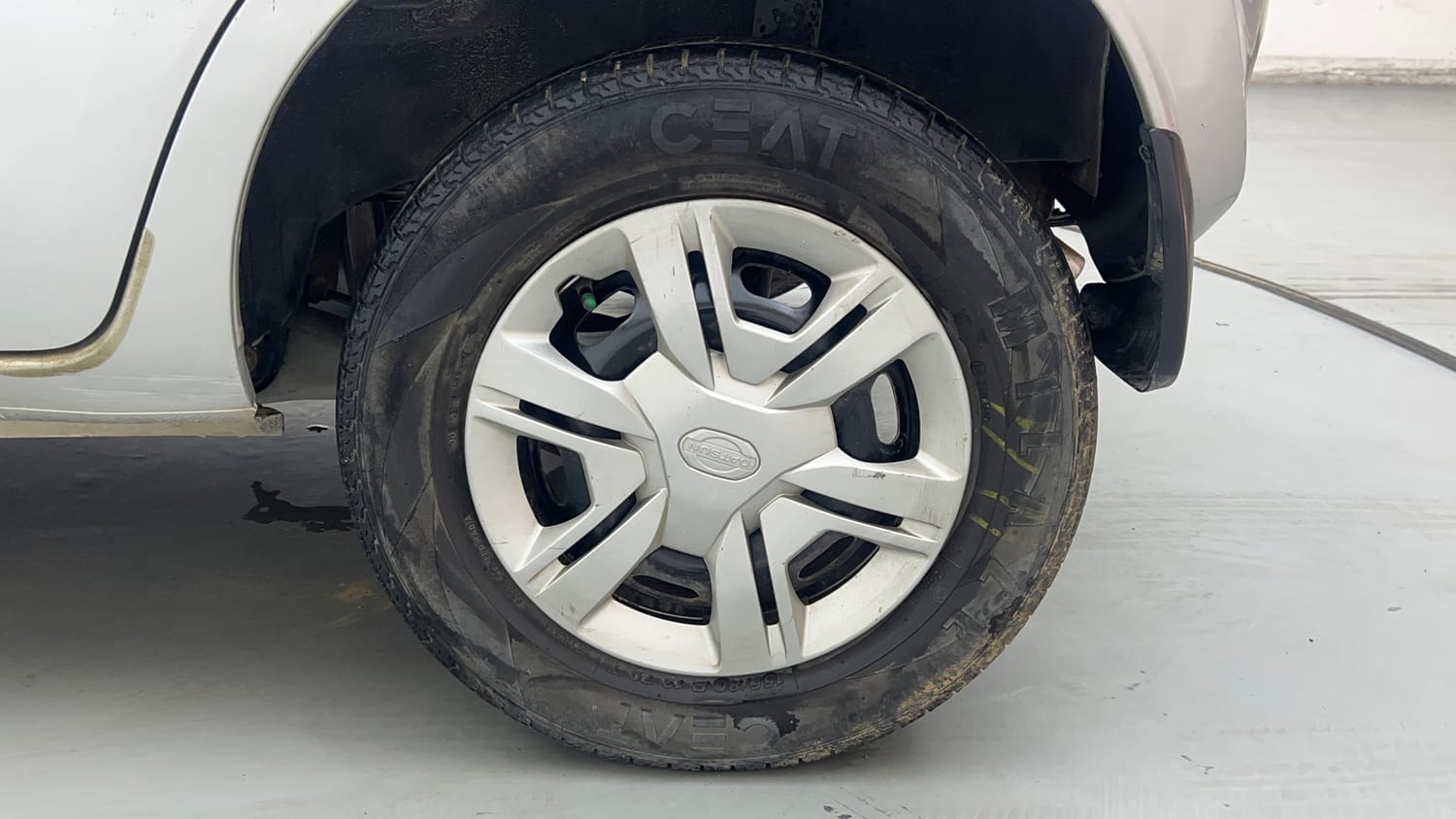 Used 2017 Datsun Redi-GO S Petrol Manual tyres LEFT REAR TYRE RIM VIEW