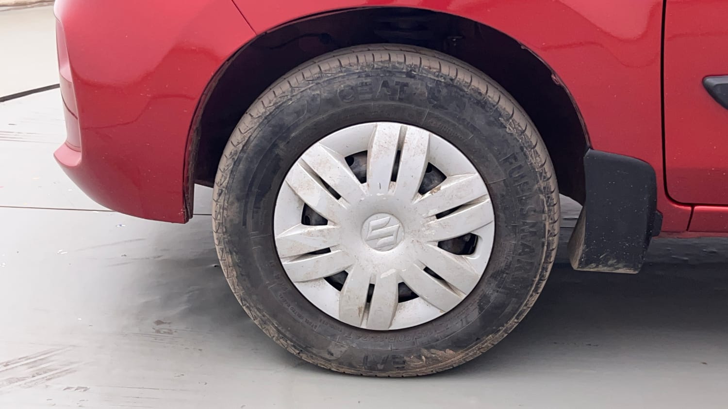 Used 2022 Maruti Suzuki Alto 800 LXi (O) Petrol Manual tyres LEFT FRONT TYRE RIM VIEW