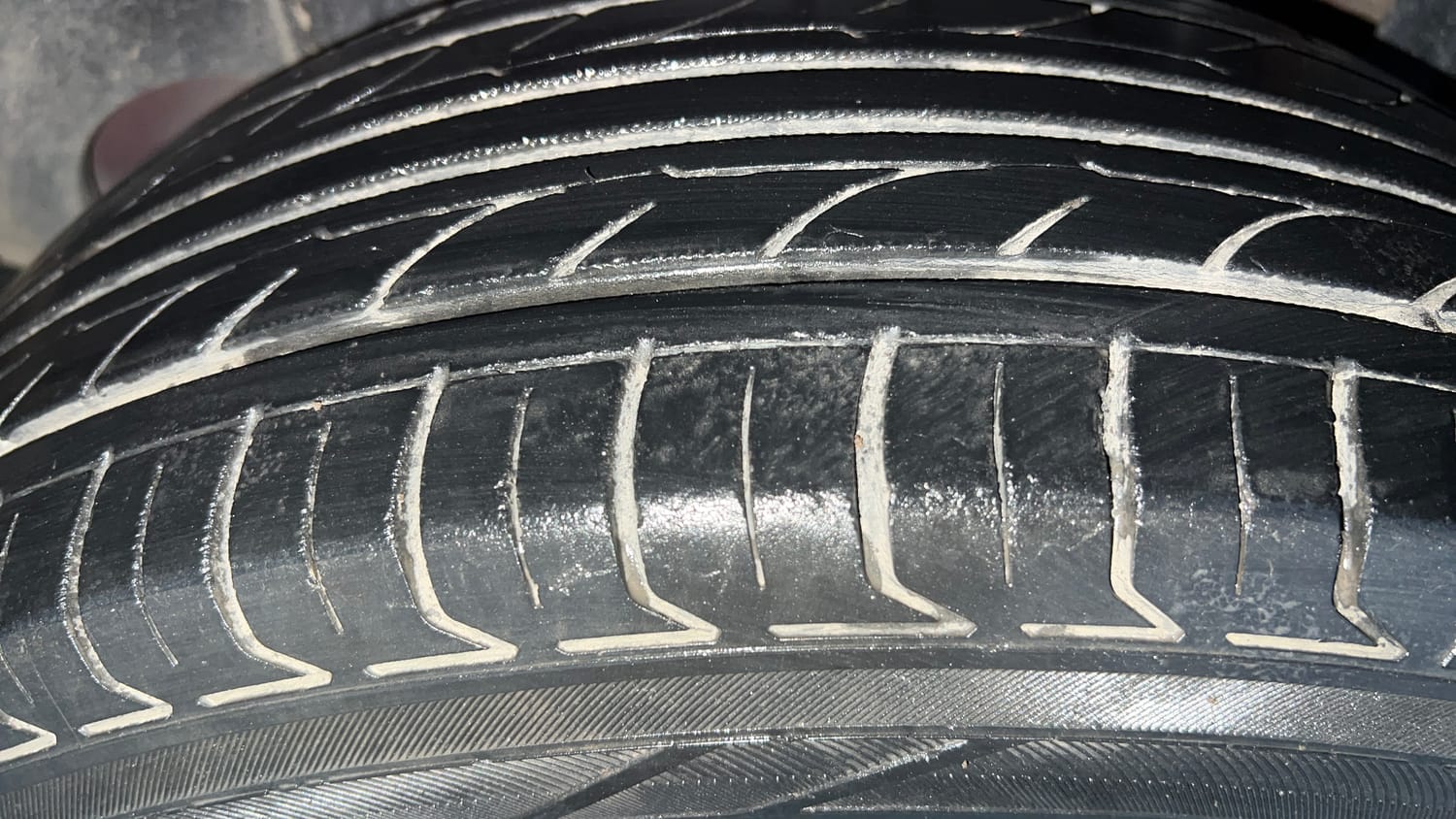 Used 2019 Maruti Suzuki New Ertiga ZXi Petrol Manual tyres LEFT REAR TYRE TREAD VIEW