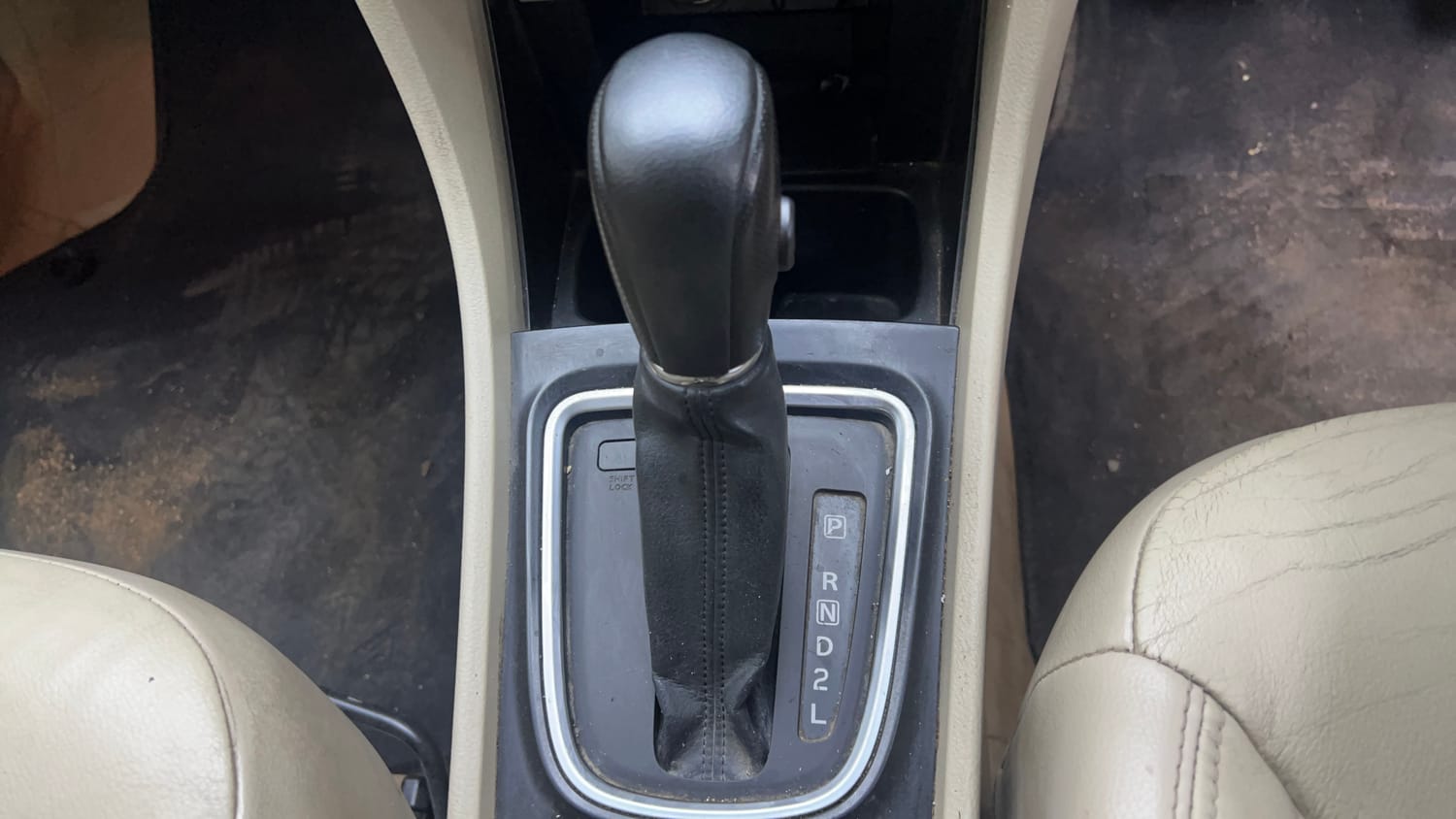 Used 2019 Maruti Suzuki Ciaz Alpha Hybrid 1.5 AT Petrol Automatic interior GEAR  KNOB VIEW