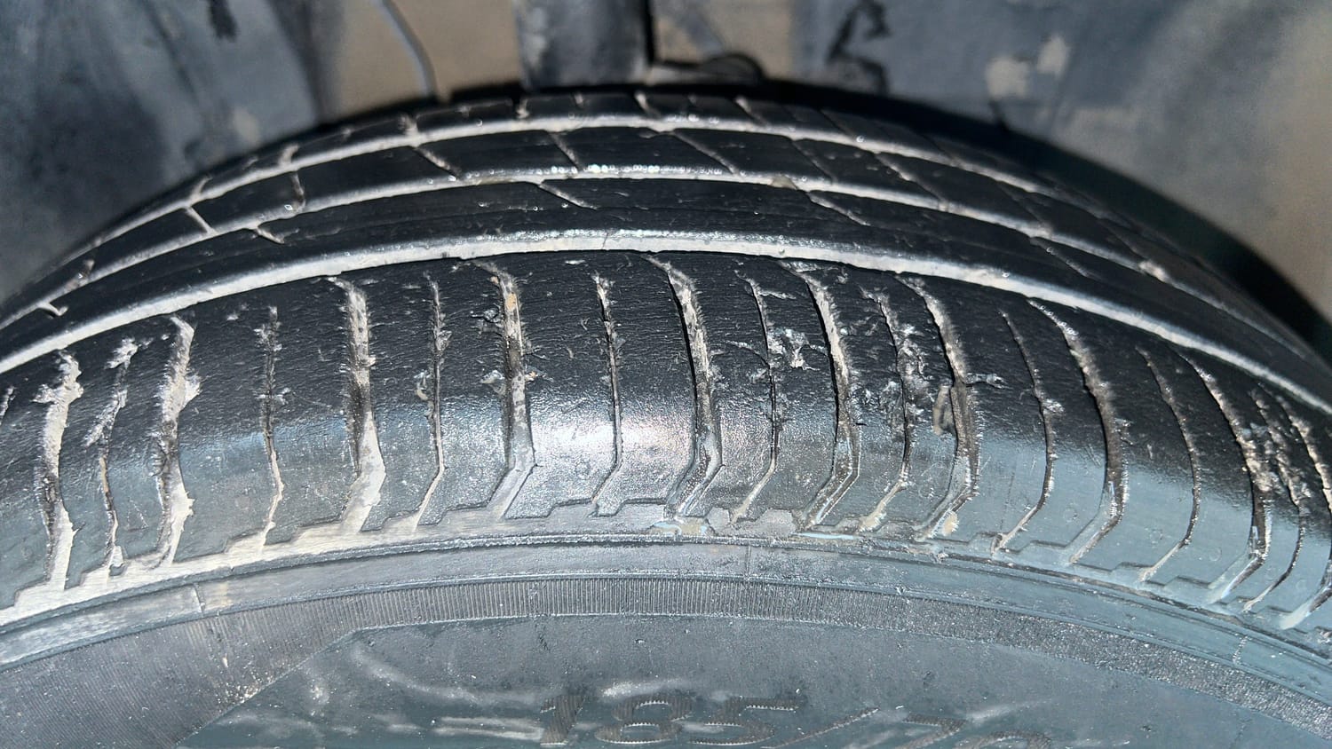 Used 2022 Tata Punch Pure MT Petrol Manual tyres RIGHT FRONT TYRE TREAD VIEW