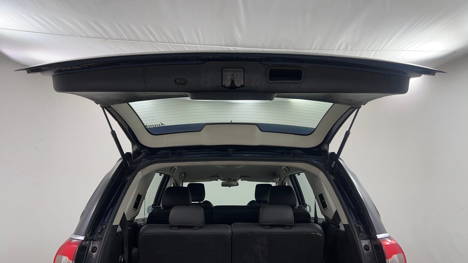 Used 2018 Tata Hexa XT 4x2 7 STR Diesel Manual interior DICKY DOOR OPEN VIEW