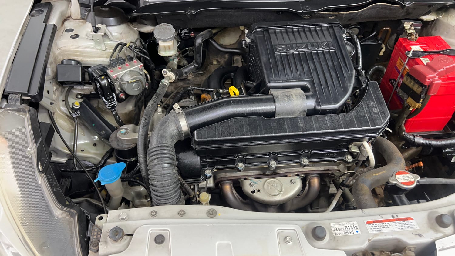 Used 2015 Maruti Suzuki Ciaz ZXi  AT Petrol Automatic engine ENGINE RIGHT SIDE VIEW