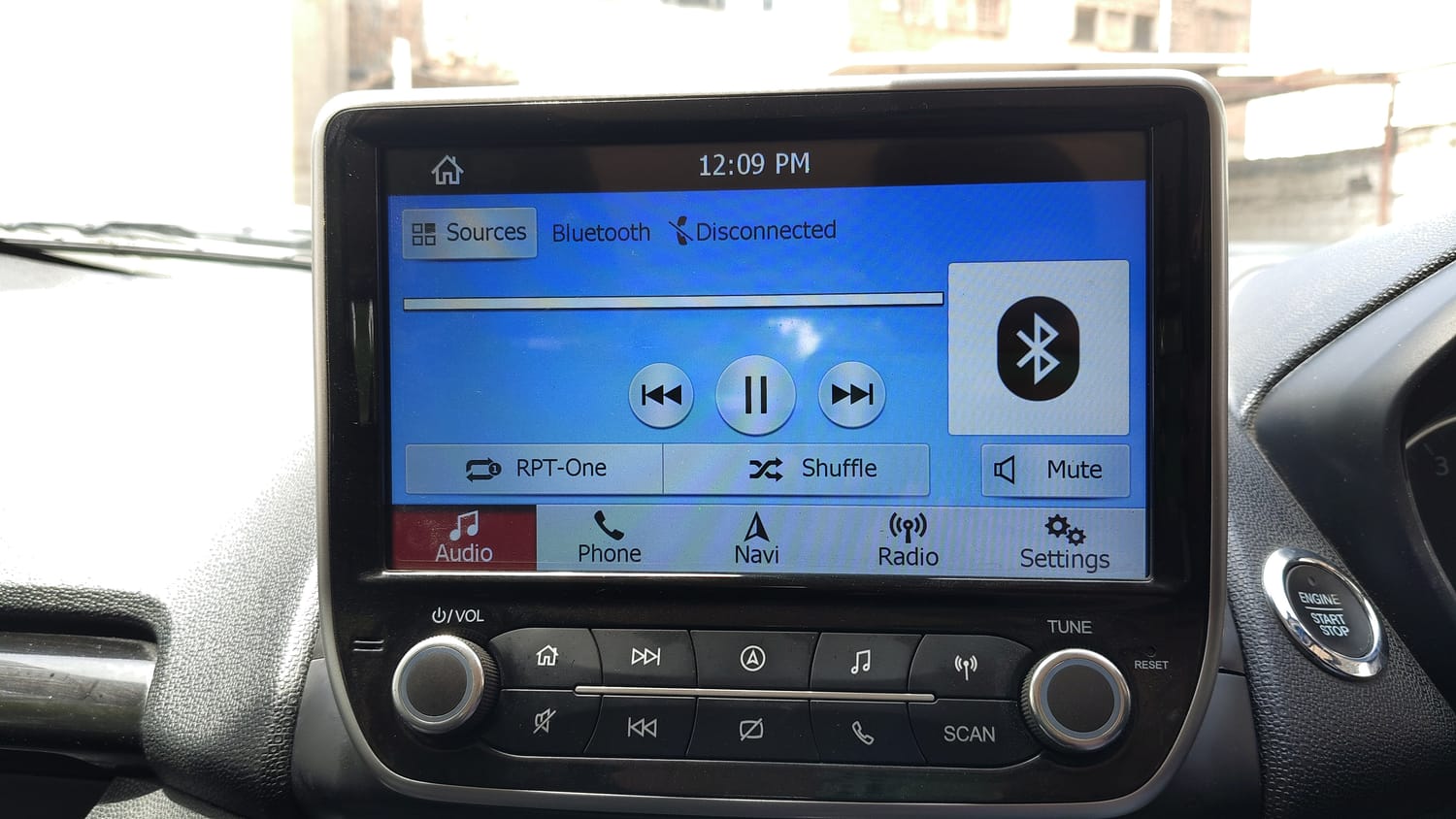 Used 2019 Ford EcoSport Titanium + 1.5L Ti-VCT AT Petrol Automatic top_features Integrated (in-dash) music system